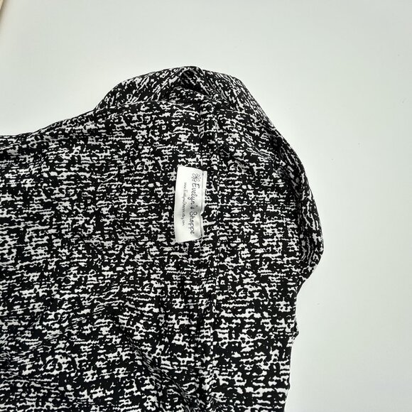 Handmade Black White Infinity Scarf Silky Knit Geometric Fluid Drape Women’s - Picture 4 of 6